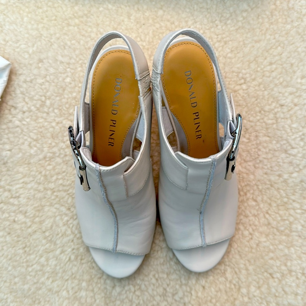 Donald Pliner size 6 bone leather